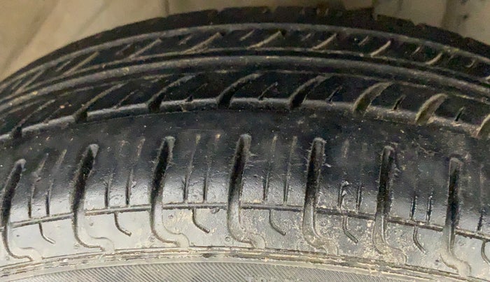 2014 Datsun Go T, Petrol, Manual, 65,039 km, Right Front Tyre Tread