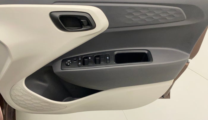 2020 Hyundai AURA S 1.2 CNG, CNG, Manual, 17,931 km, Driver Side Door Panels Control
