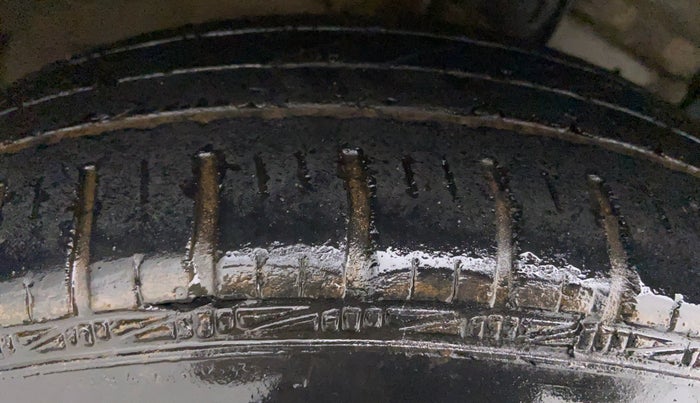 2013 Maruti Swift VXI D, Petrol, Manual, 39,508 km, Left Front Tyre Tread