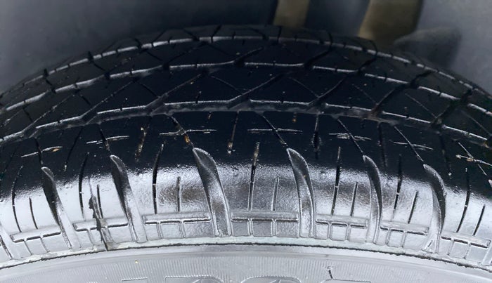 2018 Maruti Dzire VDI, Diesel, Manual, 72,764 km, Left Rear Tyre Tread