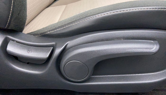 2017 Hyundai Elite i20 ASTA 1.2, Petrol, Manual, 12,644 km, Driver Side Adjustment Panel