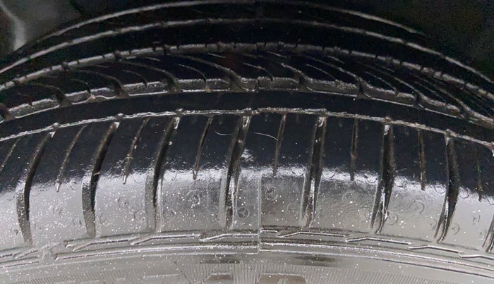 2017 Hyundai Elite i20 ASTA 1.2, Petrol, Manual, 12,644 km, Left Front Tyre Tread