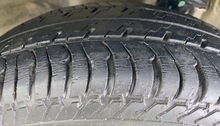 2014 Maruti Alto K10 LXI, Petrol, Manual, 44,816 km, Left Front Tyre Tread