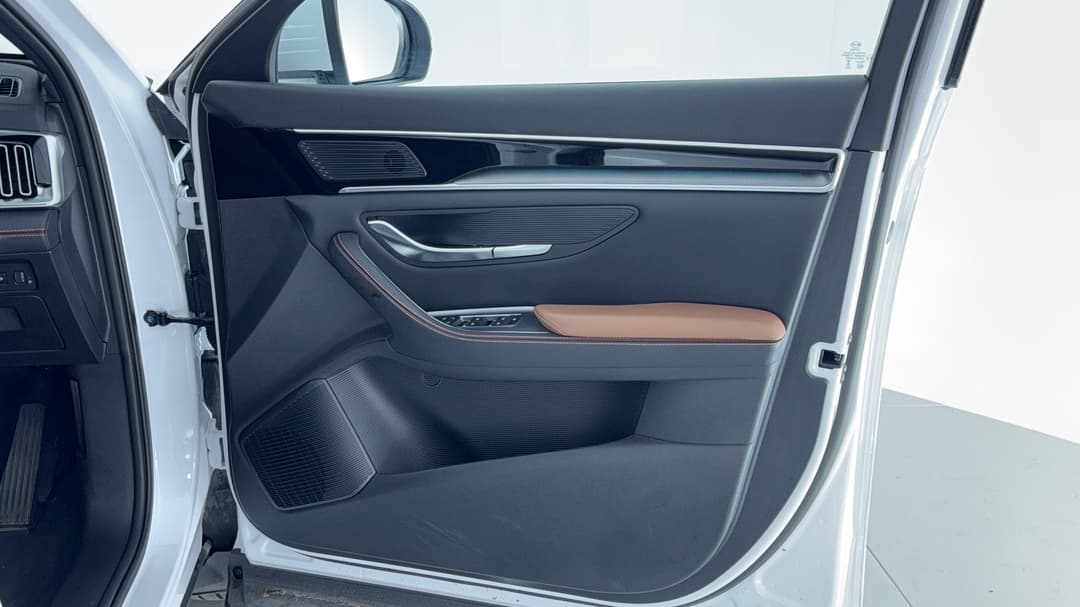 2025 Byd Sealion 6 Essential, Automatic, 27441 km, Speaker View