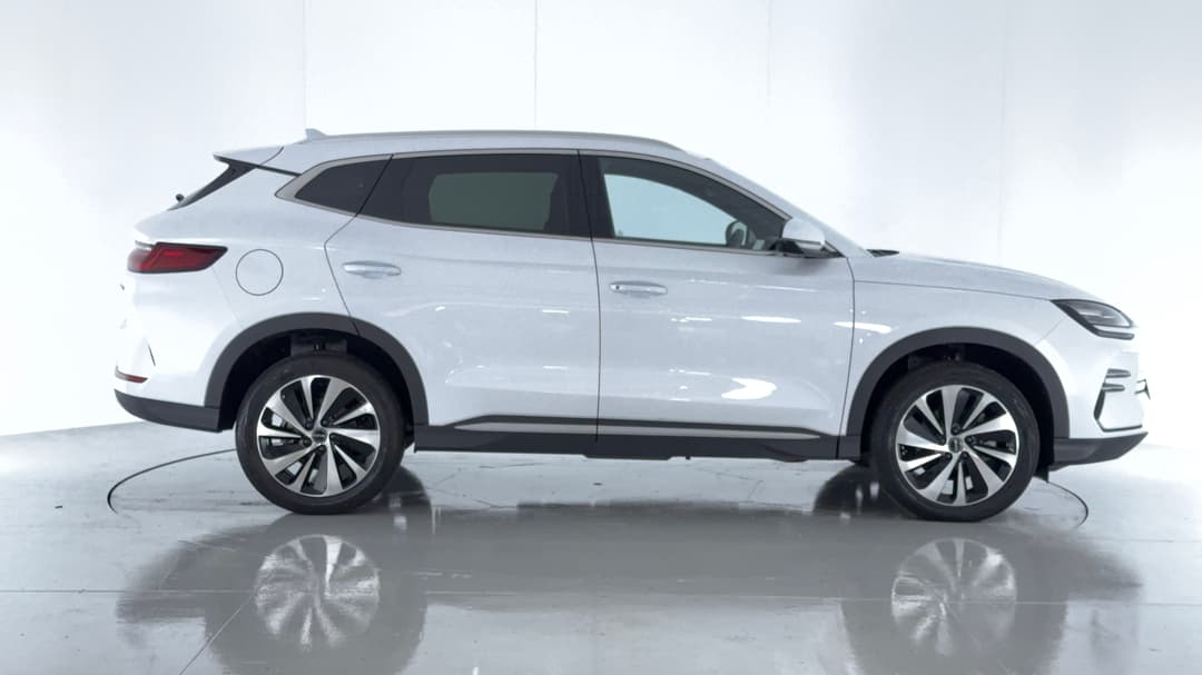2025 Byd Sealion 6 Essential, Automatic, 27441 km, Right Side View
