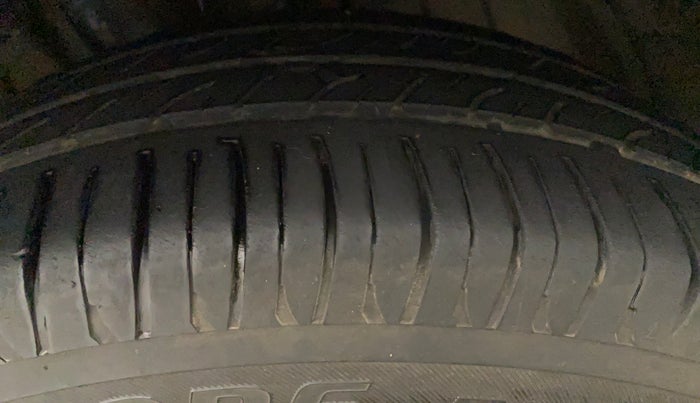 2018 Tata Tiago XZ PETROL, Petrol, Manual, 90,317 km, Left Front Tyre Tread