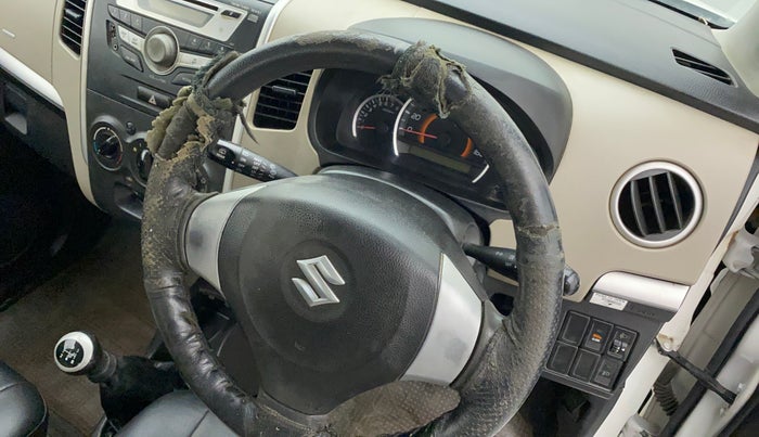 2013 Maruti Wagon R 1.0 VXI, Petrol, Manual, 39,938 km, Steering wheel - Steering cover is minor torn