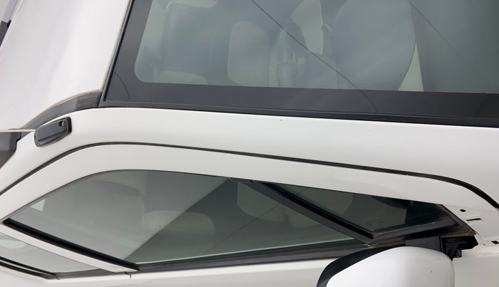2013 Maruti Wagon R 1.0 VXI, Petrol, Manual, 39,938 km, Right A pillar - Slightly dented