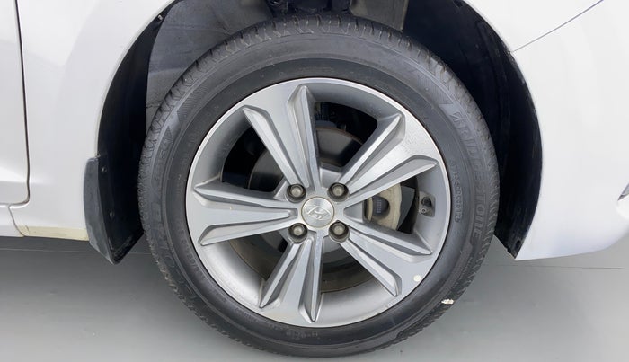 2017 Hyundai Verna 1.6 SX VTVT AT (O), Petrol, Automatic, 21,250 km, Right Front Wheel