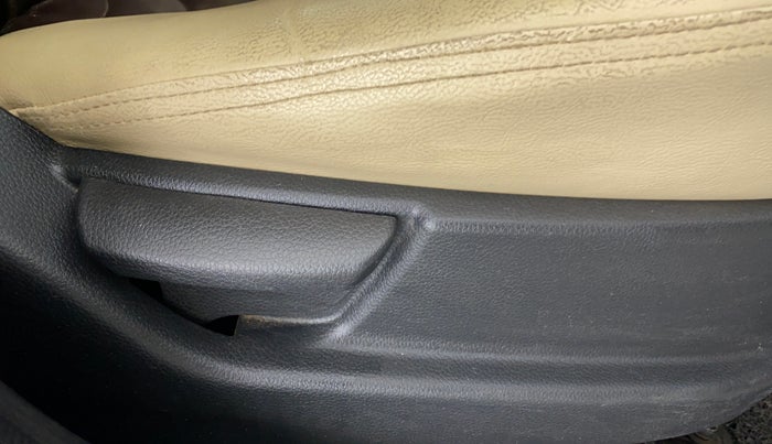 2017 Hyundai Eon ERA PLUS, CNG, Manual, 90,430 km, Driver Side Adjustment Panel