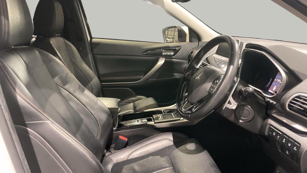 2018 Mitsubishi Eclipse Cross Exceed (2WD), Automatic, 70324 km, Right Side Front Door Cabin View