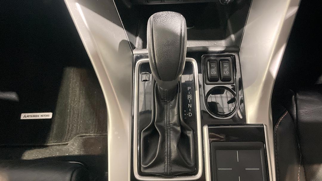 2018 Mitsubishi Eclipse Cross Exceed (2WD), Automatic, 70324 km, Gear Lever 