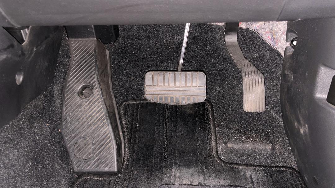 2018 Mitsubishi Eclipse Cross Exceed (2WD), Automatic, 70324 km, Pedals and Footmat