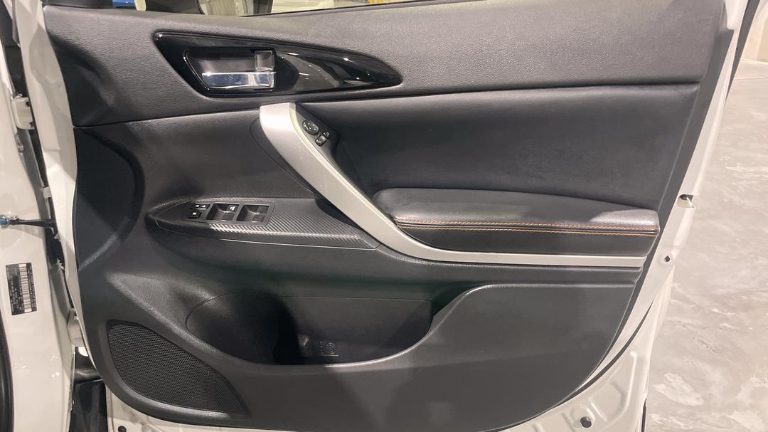 2018 Mitsubishi Eclipse Cross Exceed (2WD), Automatic, 70324 km, Speaker View