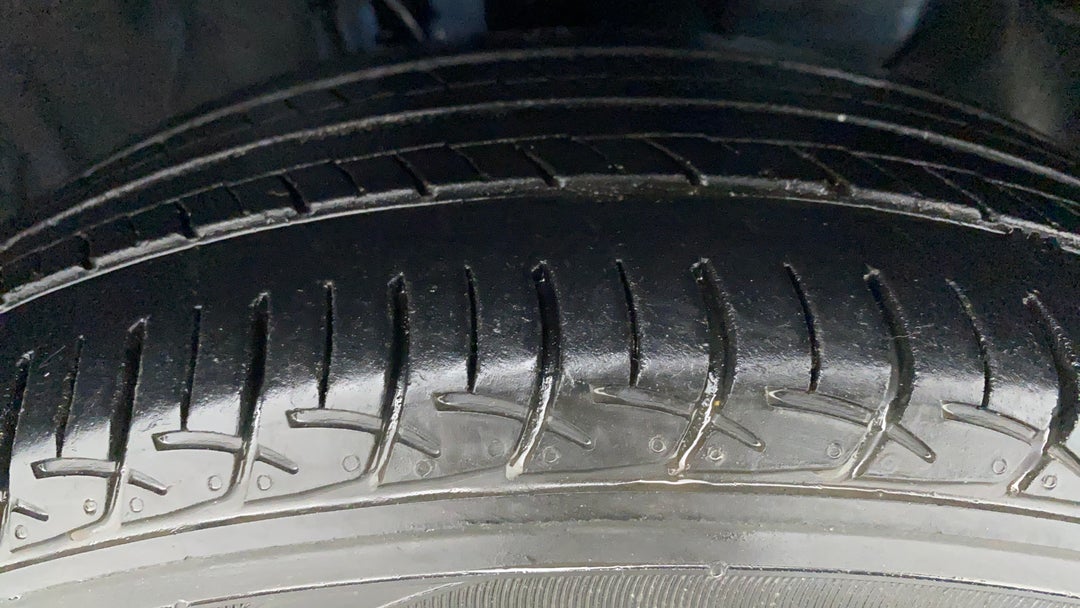 Right Front Tyre Tread