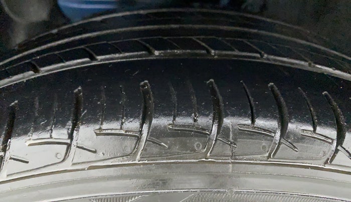 2019 Hyundai Elite i20 1.2 SPORTS PLUS VTVT, Petrol, Manual, 28,450 km, Left Front Tyre Tread