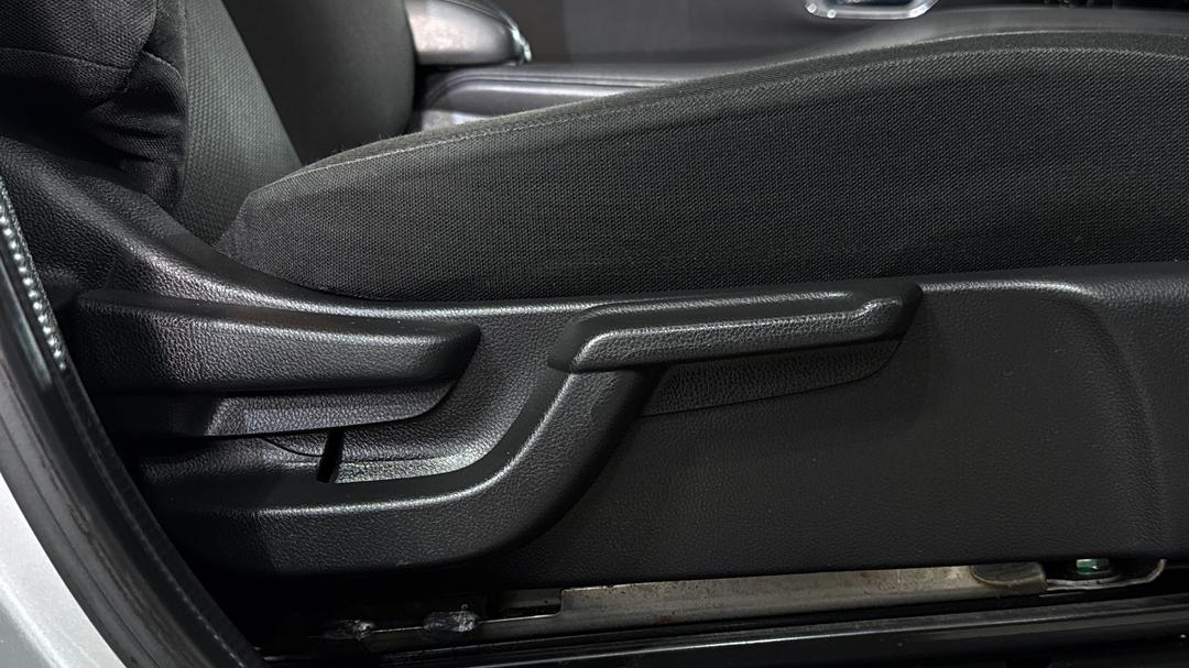 2015 Honda HR-V Vti-s, Automatic, 123325 km, Drivers Side Adjustment Panel