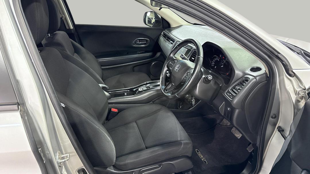 2015 Honda HR-V Vti-s, Automatic, 123325 km, Right Side Front Door Cabin View