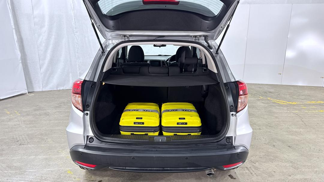 2015 Honda HR-V Vti-s, Automatic, 123325 km, Boot Inside View with Luggage