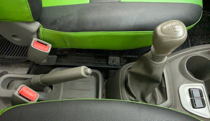 2017 Datsun Redi Go T (O), Petrol, Manual, 77,062 km, Gear Lever