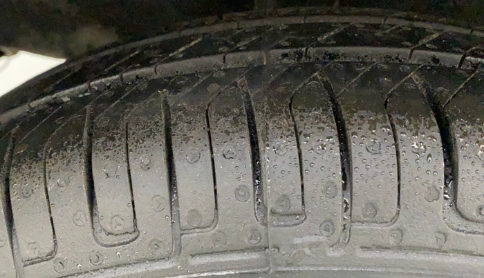 2017 Datsun Redi Go T (O), Petrol, Manual, 77,062 km, Right Rear Tyre Tread