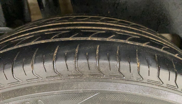 2019 Maruti Dzire VDI, Diesel, Manual, 84,217 km, Right Rear Tyre Tread