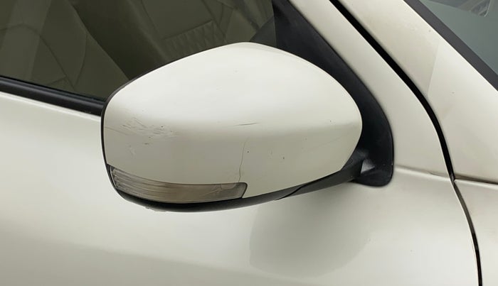 2019 Maruti Dzire VDI, Diesel, Manual, 84,217 km, Right rear-view mirror - Indicator light has minor damage