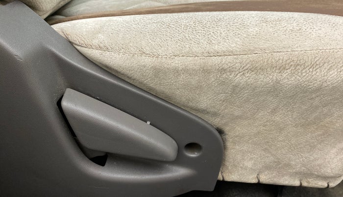 2014 Datsun Go T, Petrol, Manual, 60,785 km, Driver Side Adjustment Panel