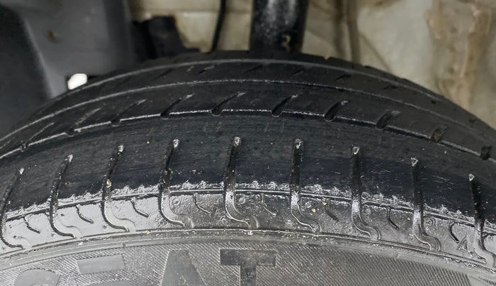 2014 Datsun Go T, Petrol, Manual, 60,785 km, Left Front Tyre Tread