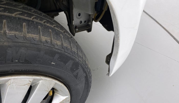 2014 Datsun Go T, Petrol, Manual, 60,785 km, Right fender - Lining missing