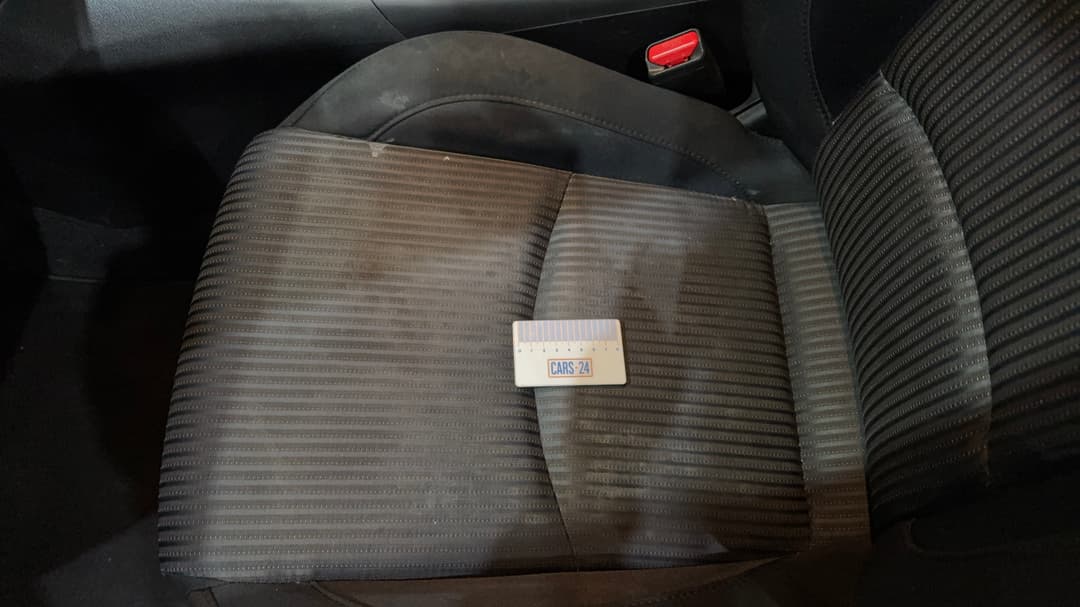 2015 Mazda 3 Maxx, Automatic, 125080 km, Seats Front LHS Stain