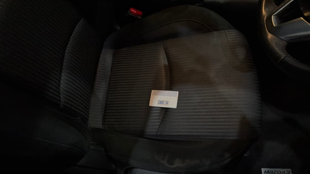 2015 Mazda 3 Maxx, Automatic, 125080 km, Seats Front RHS Stain
