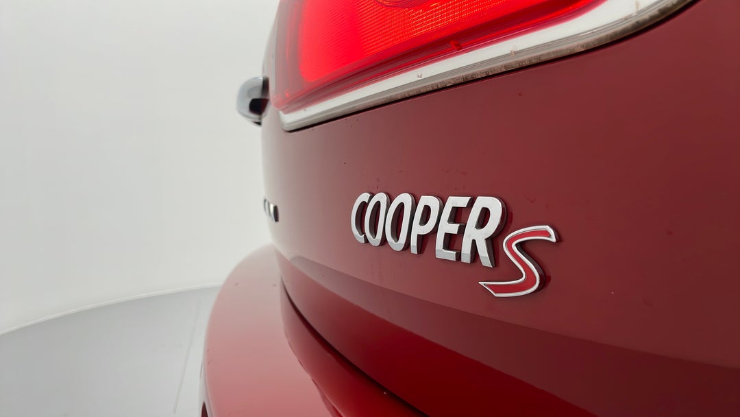 Badge (Boot Right Side)