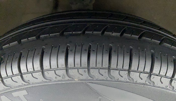 2018 Maruti Alto 800 VXI, Petrol, Manual, 63,776 km, Right Front Tyre Tread