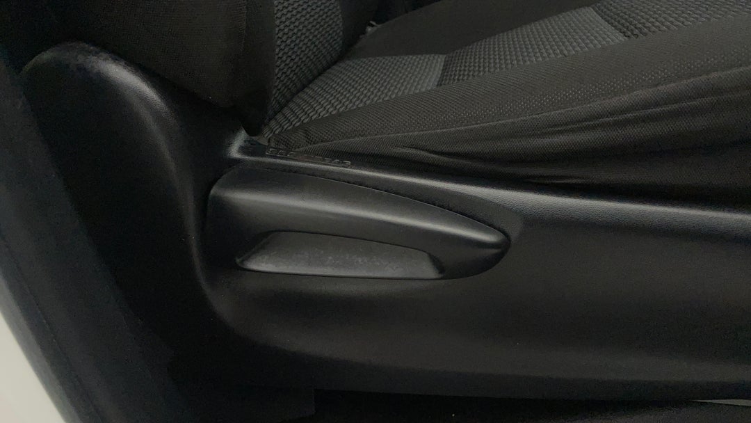 2022 Toyota Hilux Workmate Hi-rider (4x2), Manual, 62038 km, Drivers Side Adjustment Panel