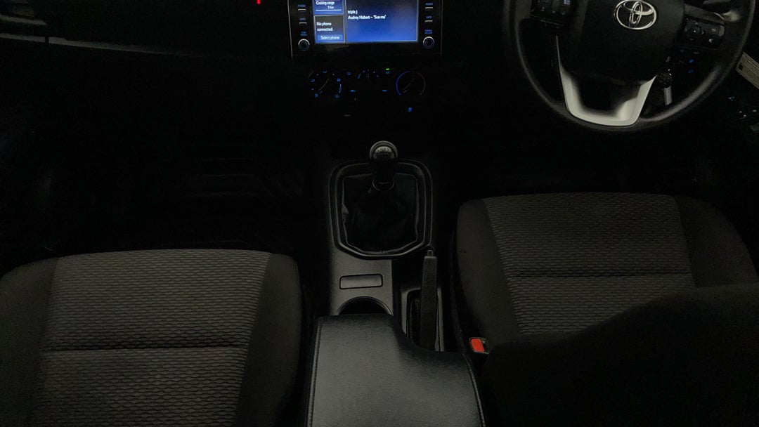 2022 Toyota Hilux Workmate Hi-rider (4x2), Manual, 62038 km, Center Console