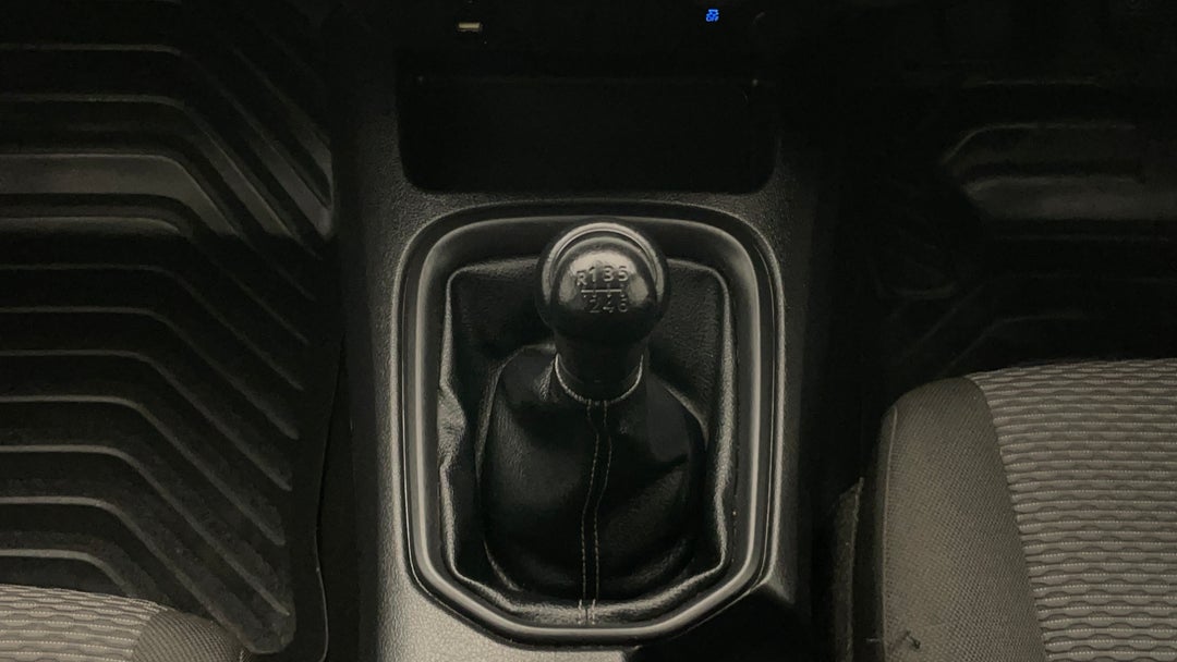 2022 Toyota Hilux Workmate Hi-rider (4x2), Manual, 62038 km, Gear Lever 