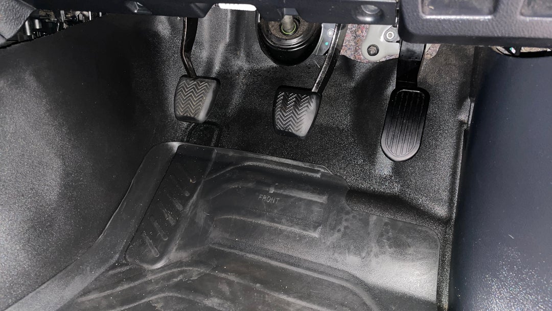 2022 Toyota Hilux Workmate Hi-rider (4x2), Manual, 62038 km, Pedals and Footmat