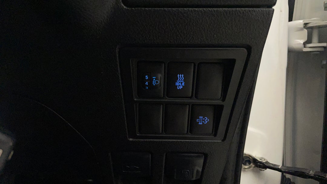 2022 Toyota Hilux Workmate Hi-rider (4x2), Manual, 62038 km, Utility Switches/Buttons