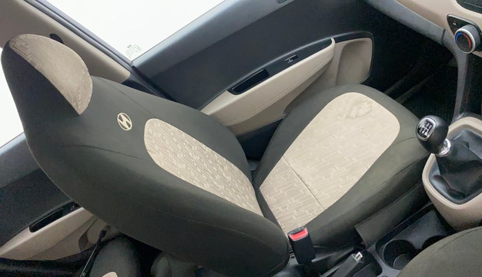 2015 Hyundai Grand i10 SPORTZ 1.2 KAPPA VTVT, Petrol, Manual, 31,234 km, Front left seat (passenger seat) - Cover slightly stained