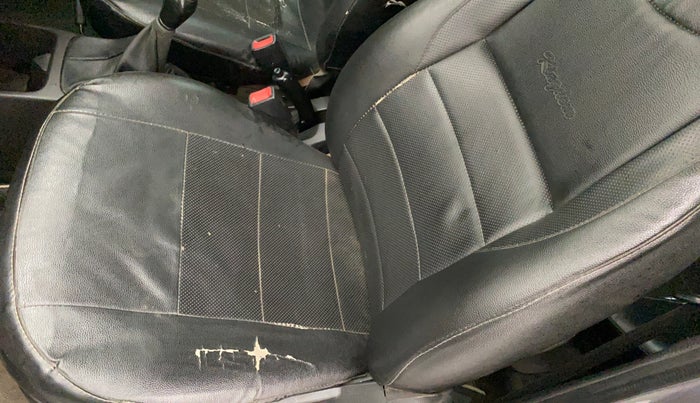 2016 Hyundai Eon ERA +, Petrol, Manual, 99,769 km, Front left seat (passenger seat) - Cover slightly torn