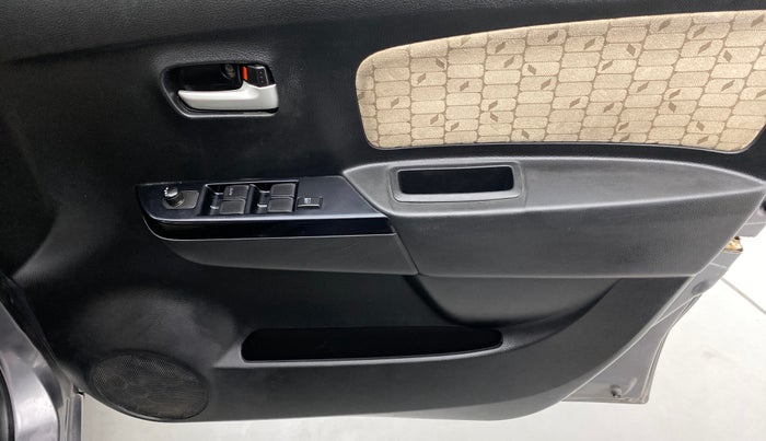2017 Maruti Wagon R 1.0 VXI, Petrol, Manual, 40,990 km, Driver Side Door Panels Control