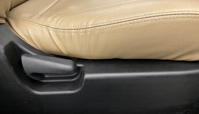 2017 Maruti Wagon R 1.0 VXI, Petrol, Manual, 40,990 km, Driver Side Adjustment Panel