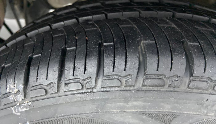 2016 Mahindra Kuv100 K4+ 6 STR, Petrol, Manual, 14,747 km, Left Rear Tyre Tread