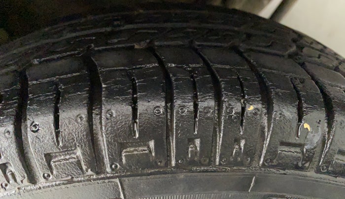 2015 Maruti Alto 800 LXI CNG, CNG, Manual, 31,729 km, Left Rear Tyre Tread