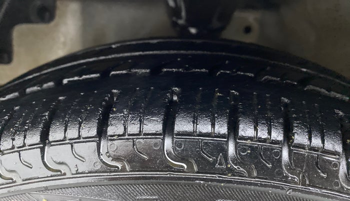 2018 Hyundai Eon ERA +, CNG, Manual, 33,366 km, Left Front Tyre Tread