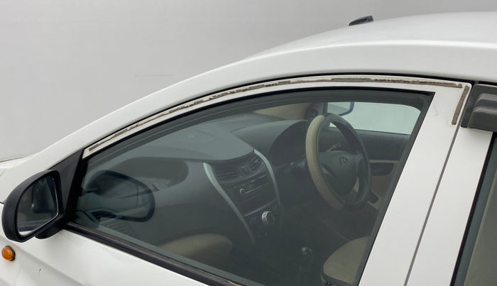 2018 Hyundai Eon ERA +, CNG, Manual, 33,366 km, Front passenger door - Door visor damaged