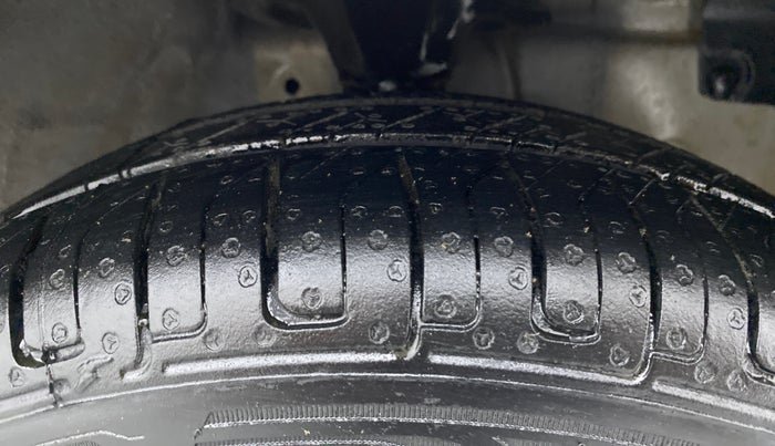2018 Hyundai Eon ERA +, CNG, Manual, 33,366 km, Right Front Tyre Tread