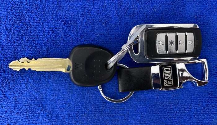 2018 Hyundai Eon ERA +, CNG, Manual, 33,366 km, Key Close Up