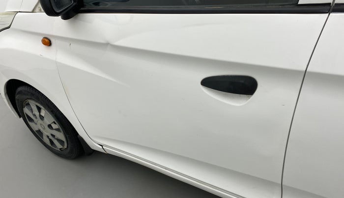 2018 Hyundai Eon ERA +, CNG, Manual, 33,366 km, Front passenger door - Slightly dented
